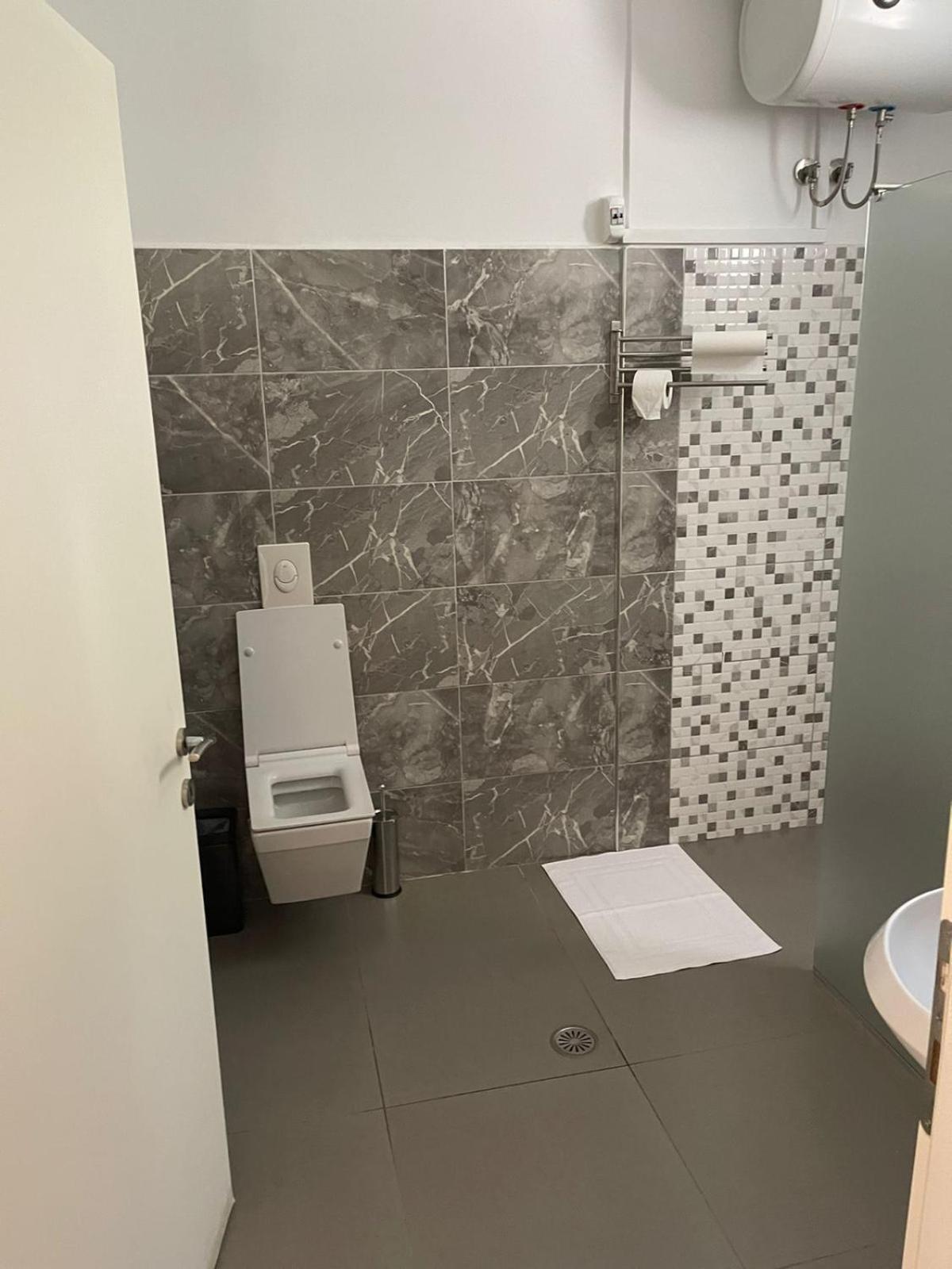 Aries Apartments Sarandë Buitenkant foto