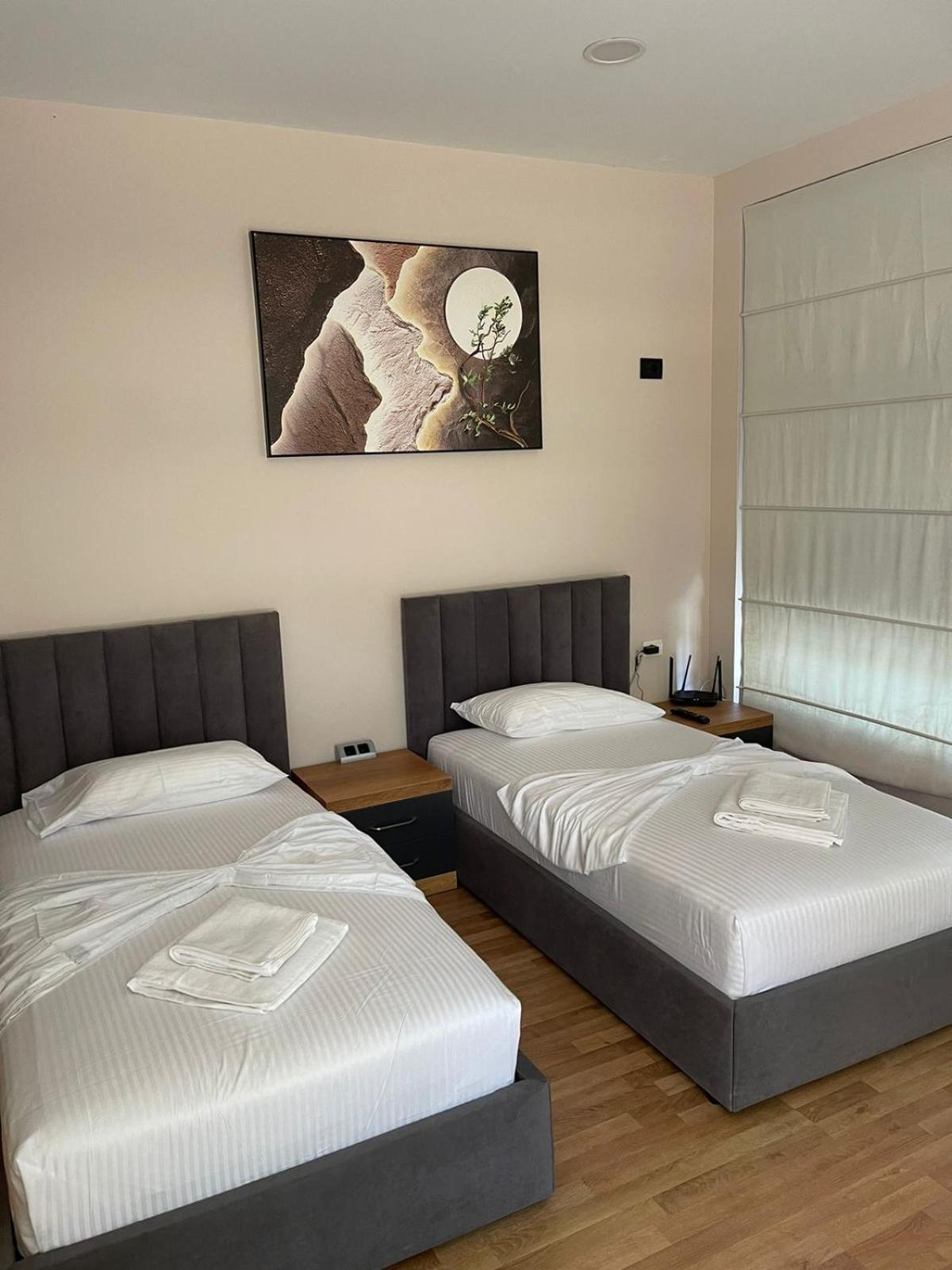 Aries Apartments Sarandë Buitenkant foto