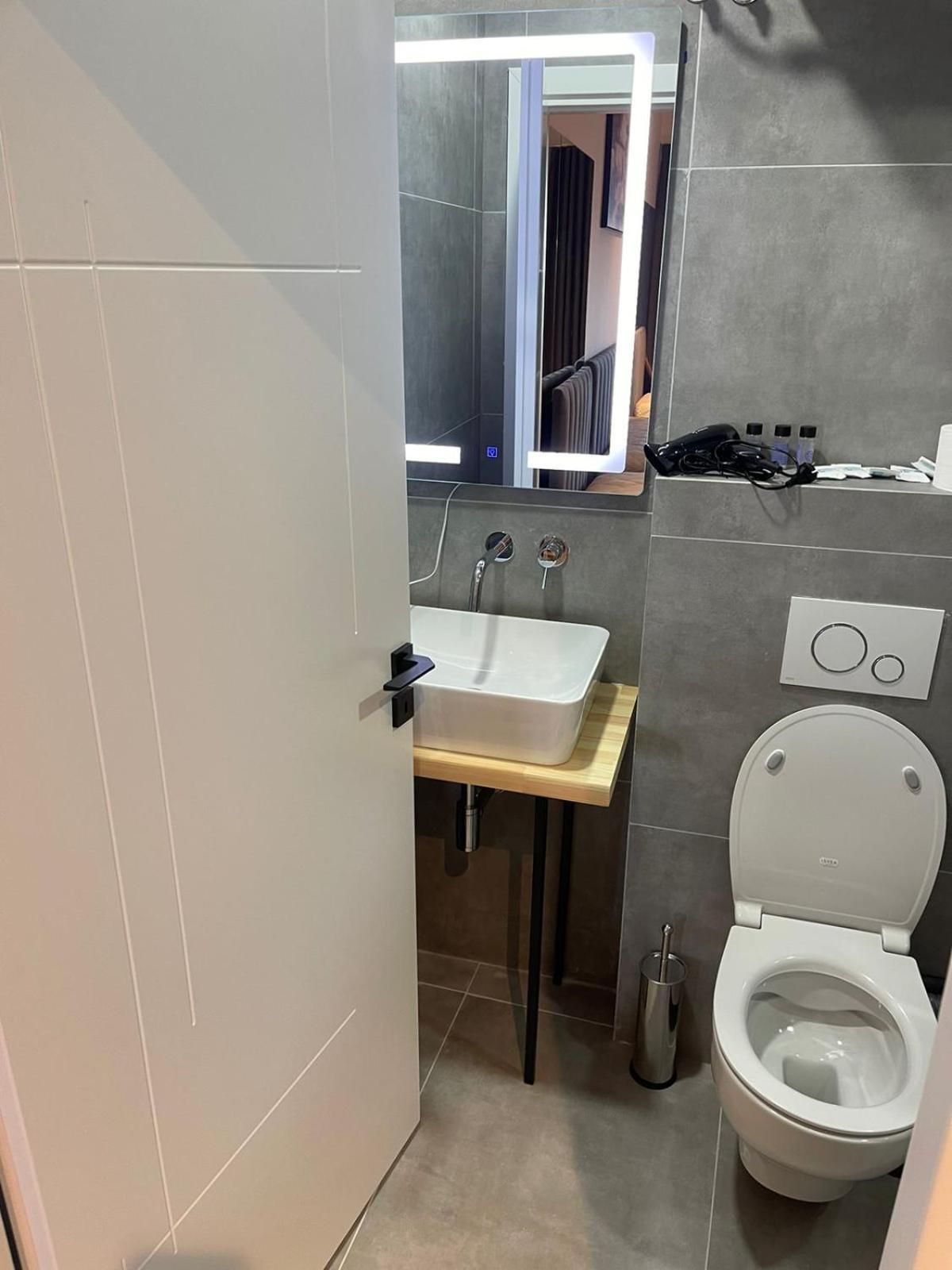 Aries Apartments Sarandë Buitenkant foto