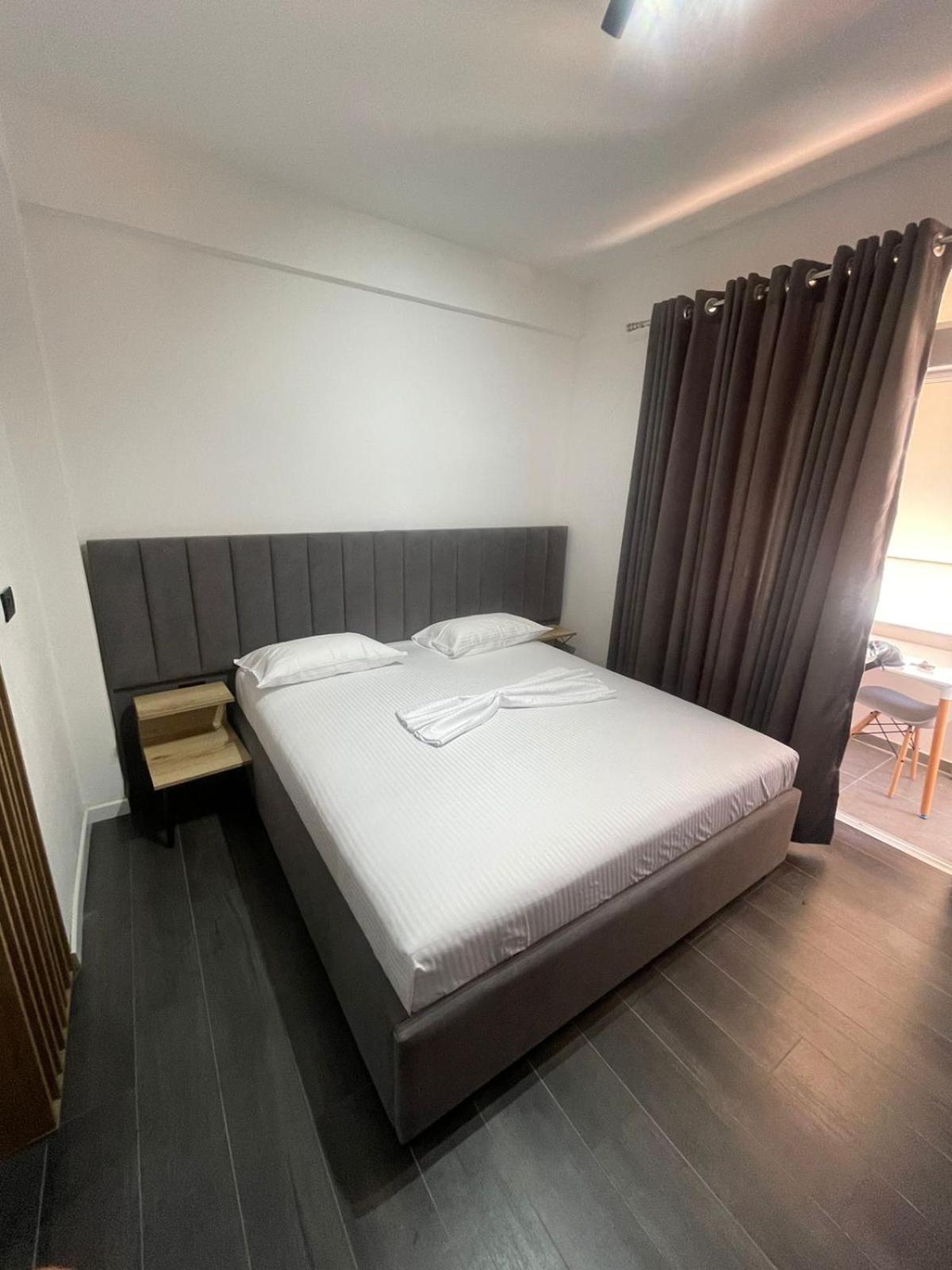 Aries Apartments Sarandë Buitenkant foto