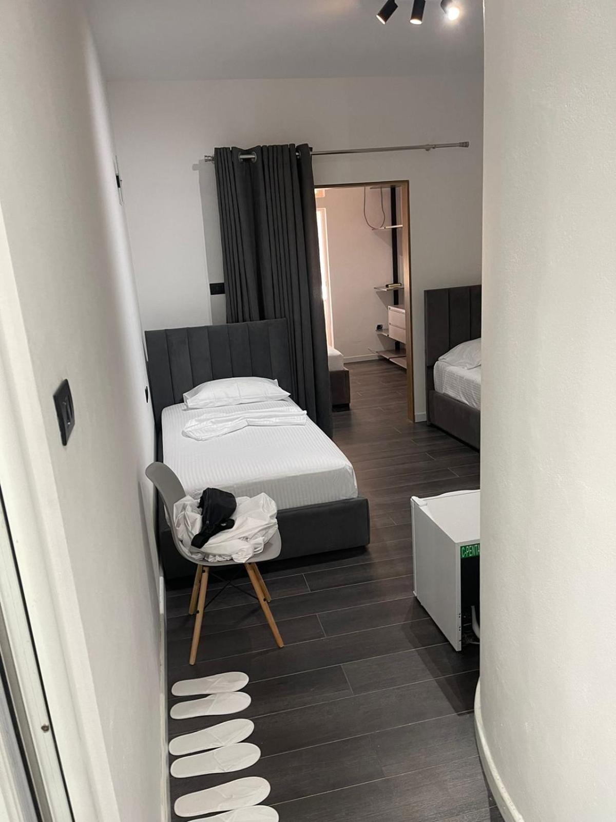 Aries Apartments Sarandë Buitenkant foto