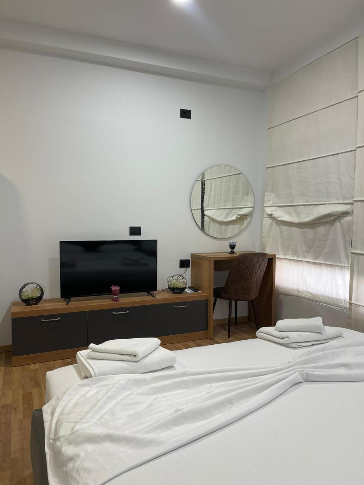 Aries Apartments Sarandë Buitenkant foto
