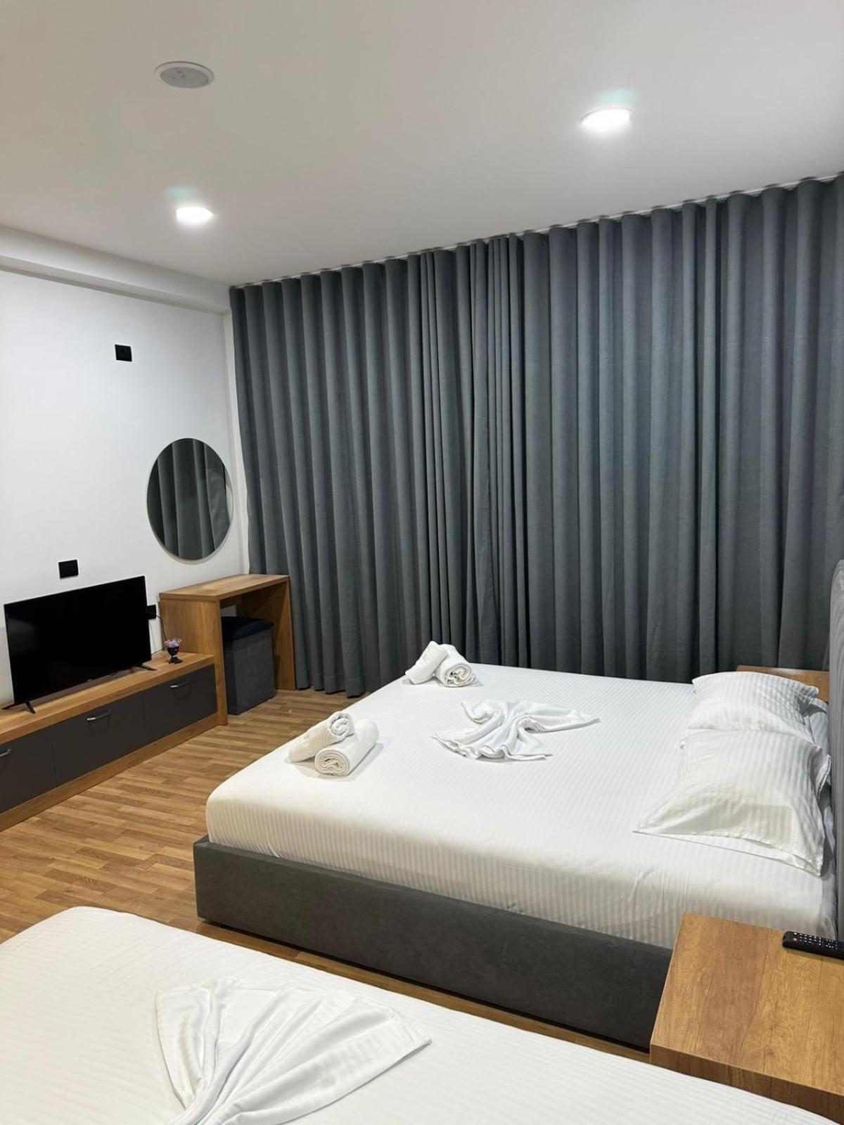 Aries Apartments Sarandë Buitenkant foto