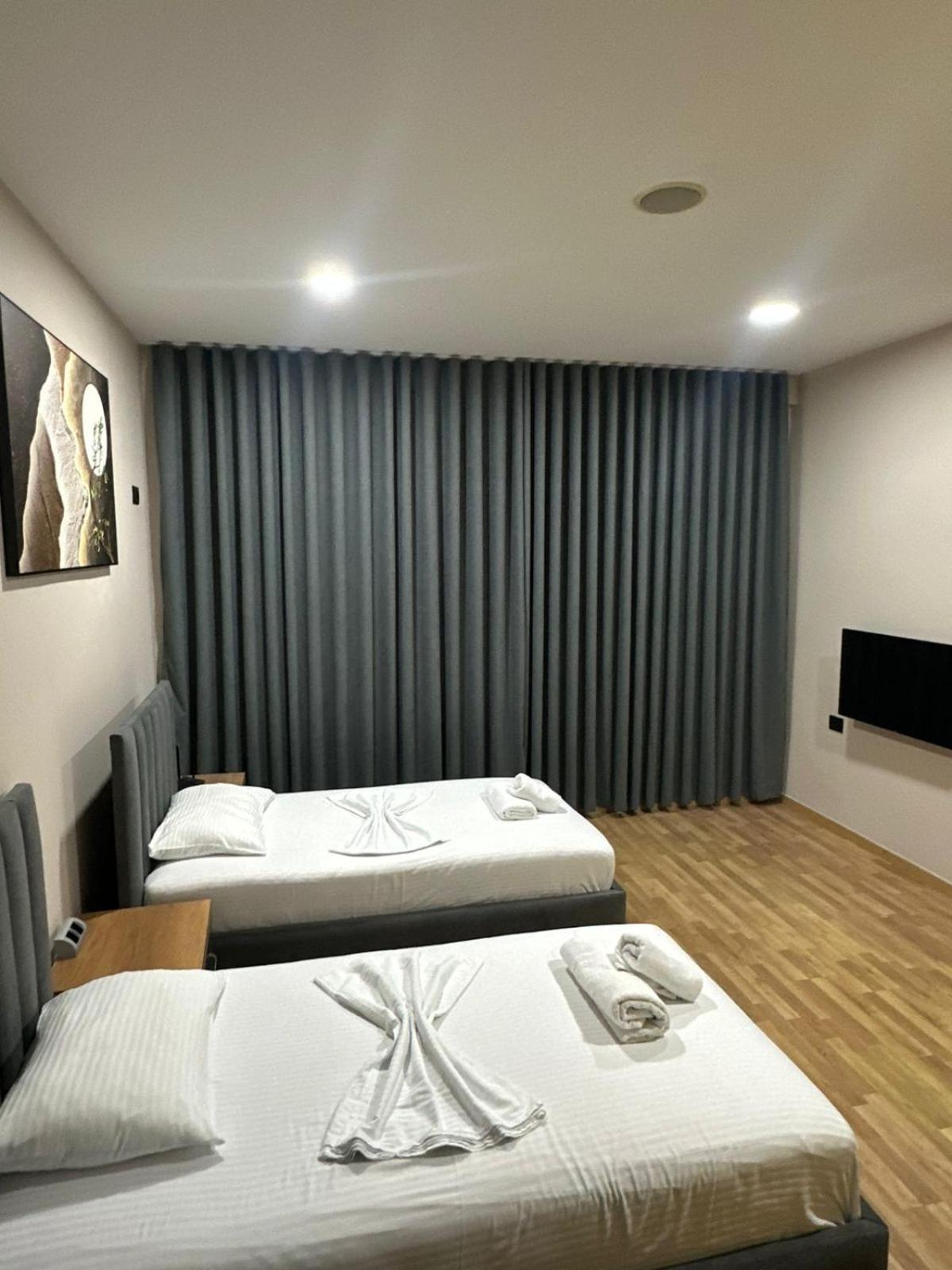 Aries Apartments Sarandë Buitenkant foto